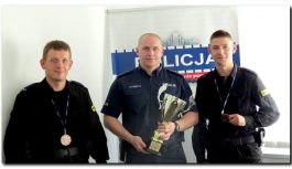 Tucholscy policjanci na podium Tucholscy policjanci na podium
