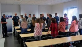 Przywitanie klasy policyjno-pożarniczej tucholskiego liceum Przywitanie klasy policyjno-pożarniczej tucholskiego liceum