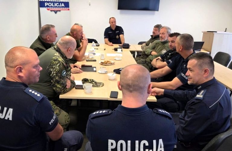 Policjanci spotkali się z leśnikami