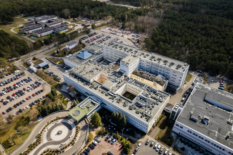 Roboty w służbie chirurgii i inne inwestycje w ochronie zdrowia