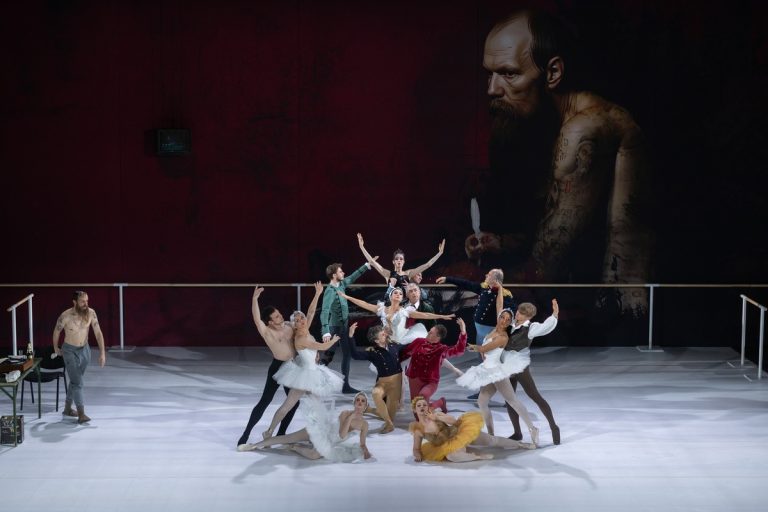 „Czarny łabędź” na otwarcie festiwalu Kontakt z udziałem Johna Malkovicha