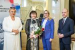 Bibliotekarze z nagrodami marszałka, a wśród nich pani dyrektor MBP w Tucholi