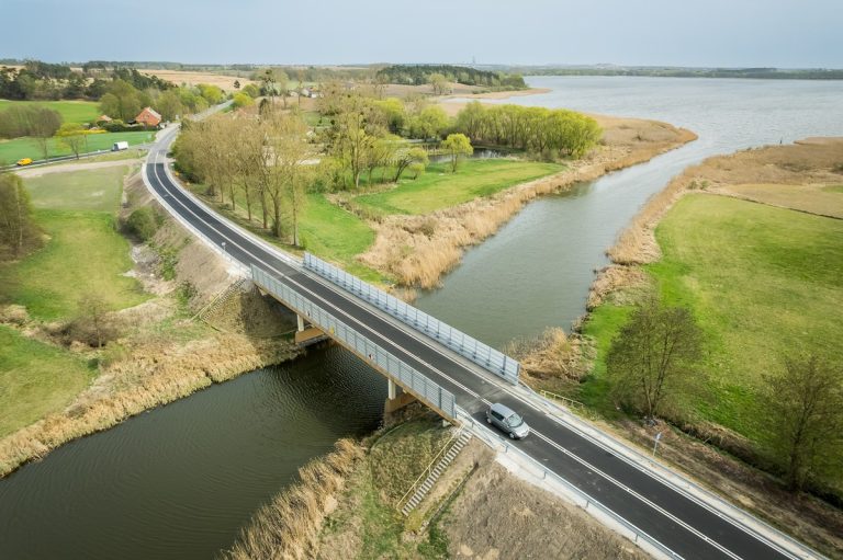 Zmodernizowana droga i most w Pturku otwarte