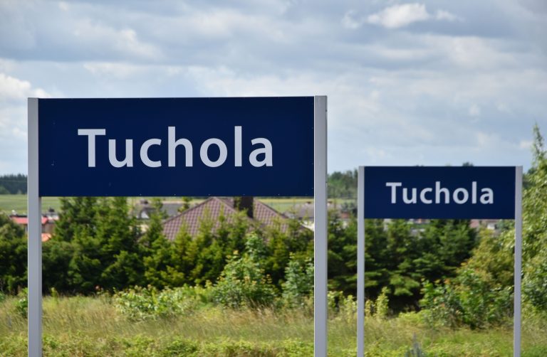 „Muzeum śmieci” na terenie tucholskiej stacji kolejowej – niebywała atrakcja turystyczna dostępna całą dobę!