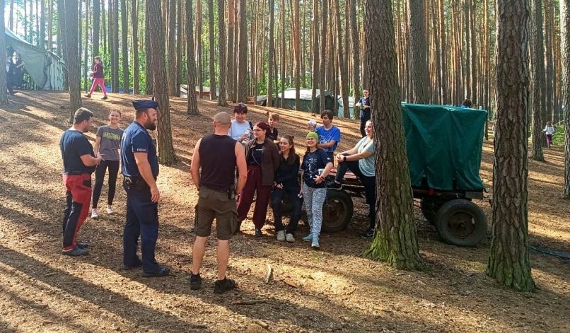 Dzielnicowy odwiedził harcerzy