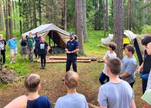 Tucholscy policjanci z wizytą u harcerzy