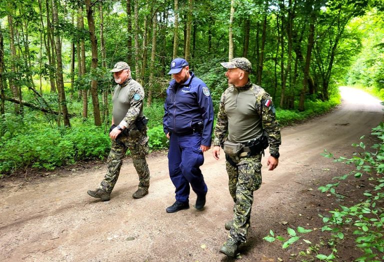 Wspólne patrole policjantów i strażników leśnych