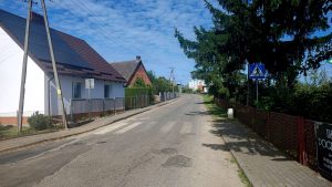 MINIKOWO. Wyrwa w jezdni przyczyną wypadku!