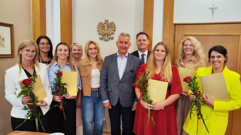 Akty mianowania dla pięciu nauczycielek z gm. Tuchola