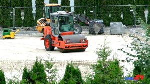 Trwają prace budowlane przy budowie boiska wielofunkcyjnego w ZSLiT