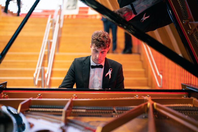 Bartosz Skłodowski gościem cyklu „Wakacje z Chopinem” – zaproszenie na koncert 17 sierpnia