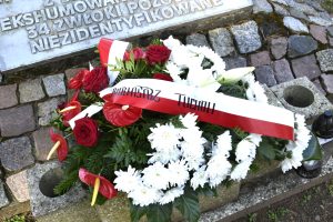 1 września przy pomniku w Rudzkim Moście pojawiły się kwiaty…