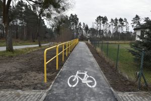 Obecnie? Ścieżka donikąd – Jesionowo. Inwestycja powiatu.