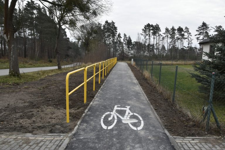 Obecnie? Ścieżka donikąd – Jesionowo. Inwestycja powiatu.