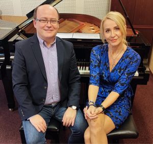 SZAFARNIA ZAPRASZA. Koncert z okazji 216. rocznicy urodzin  Fryderyka Chopina Solo i na 4 ręce – Beata Bilińska, Filip Wojciechowski