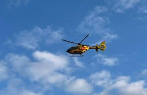 Miał więcej szczęścia niż… Zderzenie na przejeździe kolejowym