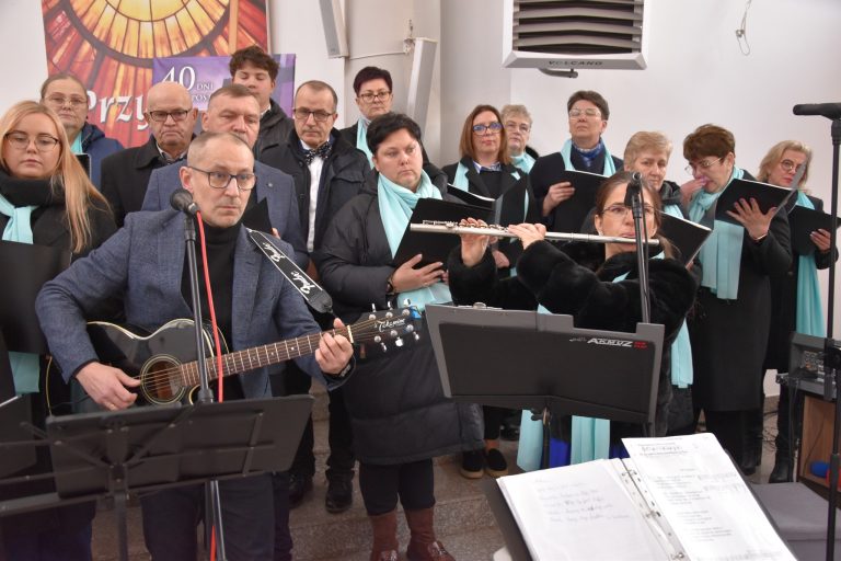 NIEDZIELA PALMOWA i… koncert Chóru Św. Józefa z Raciąża w Rudzkim Moście