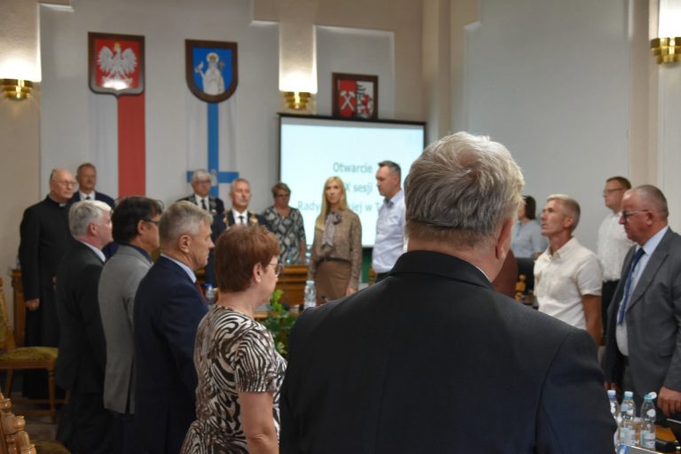 Tucholscy radni miejscy uczcili pamięć zmarłego burmistrza