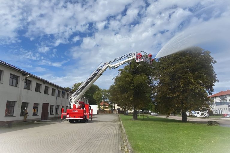 PSP w Tucholi wzbogaciła się o nowy podnośnik