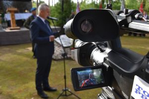 Uroczystości w Rudzkim Moście – przemawia burmistrz Tucholi – Tadeusz Kowalski